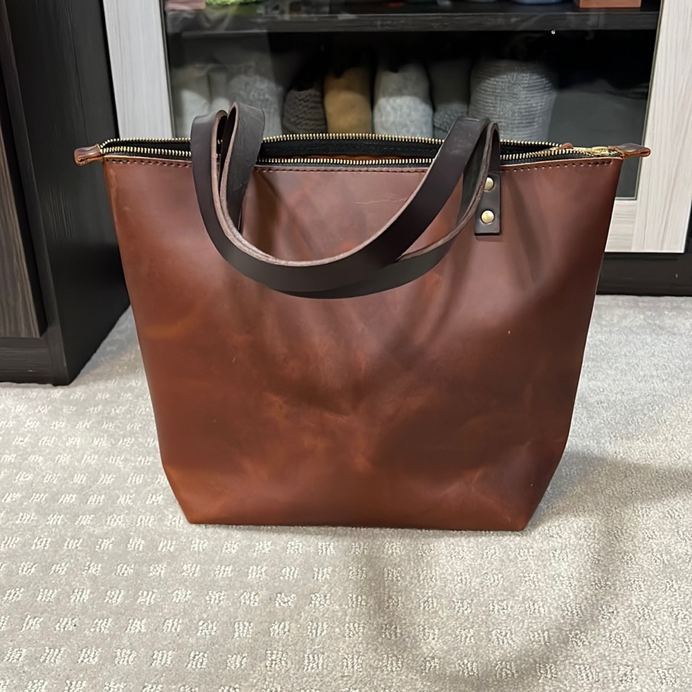 NWT Portland Leather Goods Medium Tote with Zipper